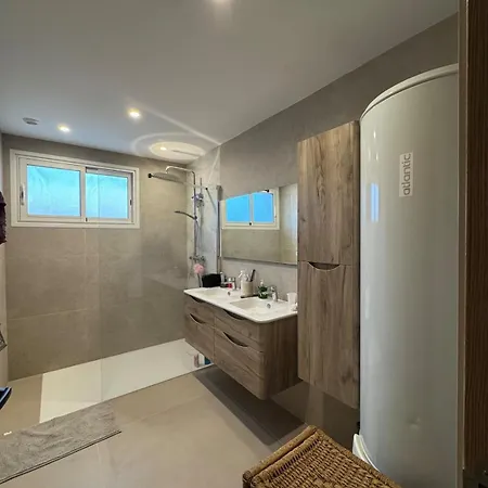 Villa Modern With Above Ground Ipool